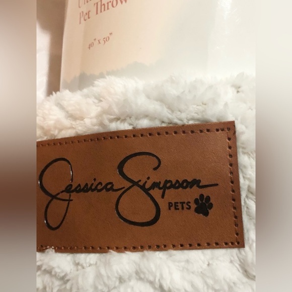 Jessica Simpson pet white faux fur cozy ultra plush pet throw blanket size 40x50 - Picture 8 of 14